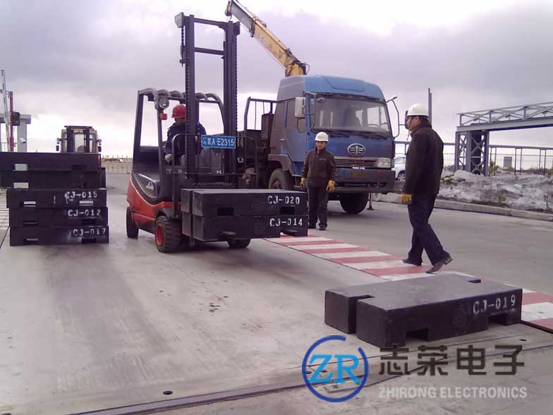 3月3日中標鄭州中七盛華建造工程3x20米120噸數(shù)字式電子地磅